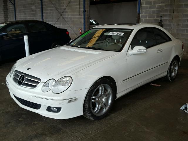 WDBTJ56H68F235823 - 2008 MERCEDES-BENZ CLK 350 WHITE photo 2