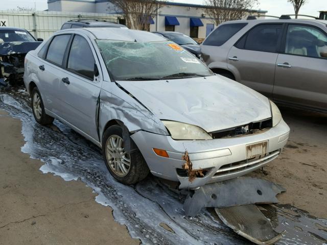 1FAFP34N15W160346 - 2005 FORD FOCUS ZX4 SILVER photo 1