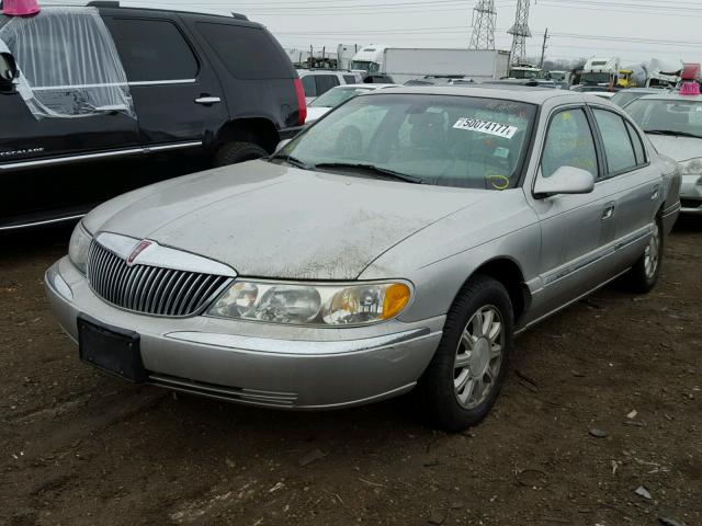 1LNHM97V52Y694469 - 2002 LINCOLN CONTINENTA SILVER photo 2