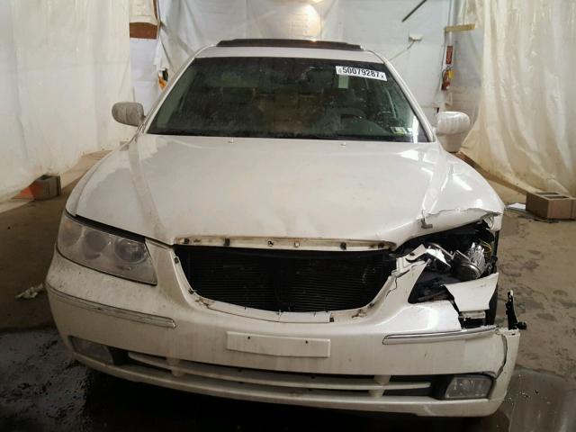 KMHFC46FX6A095783 - 2006 HYUNDAI AZERA SE WHITE photo 9