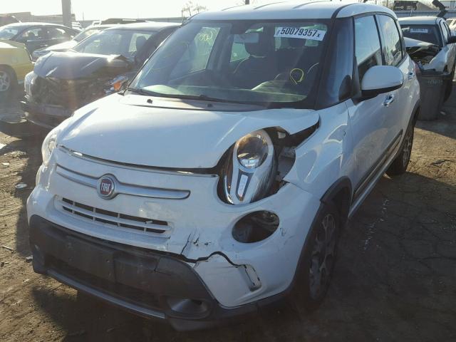 ZFBCFADH9EZ013224 - 2014 FIAT 500L TREKK WHITE photo 2