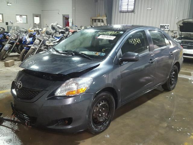 JTDBT903991335134 - 2009 TOYOTA YARIS GRAY photo 2