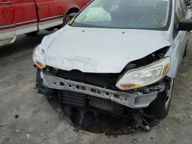 1FAHP3E27CL282608 - 2012 FORD FOCUS S SILVER photo 9