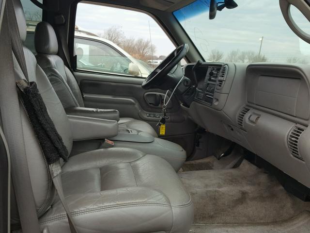 1GNFK16R0XJ345881 - 1999 CHEVROLET SUBURBAN K MAROON photo 5