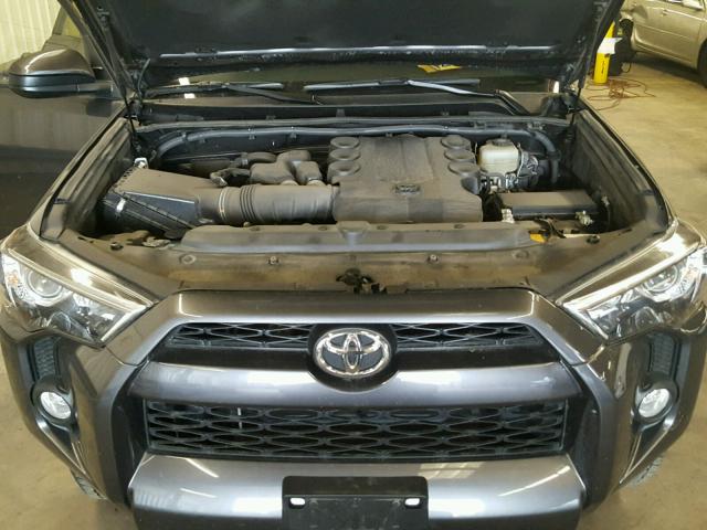 JTEBU5JR5J5532173 - 2018 TOYOTA 4RUNNER SR GRAY photo 7