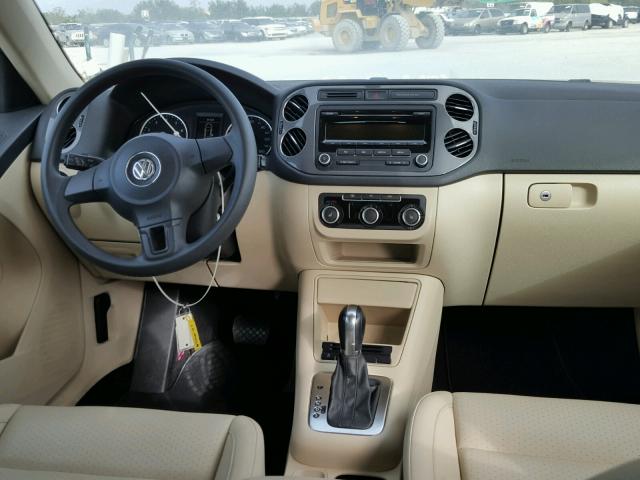 WVGAV7AX0CW546577 - 2012 VOLKSWAGEN TIGUAN S WHITE photo 9
