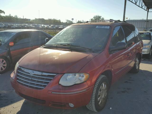 2C8GP64L55R155639 - 2005 CHRYSLER TOWN & COU BURGUNDY photo 2