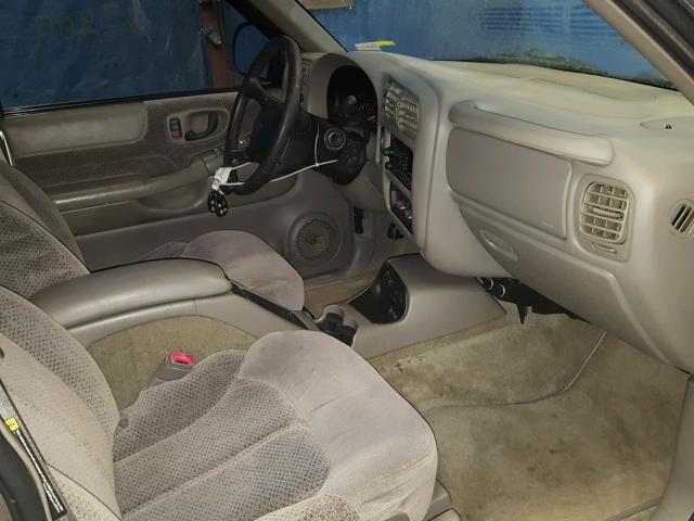 1GNDT13W912155660 - 2001 CHEVROLET BLAZER BEIGE photo 5