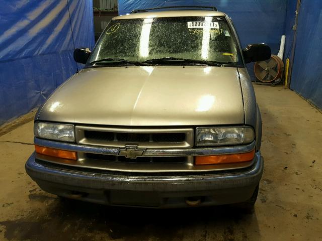 1GNDT13W912155660 - 2001 CHEVROLET BLAZER BEIGE photo 9