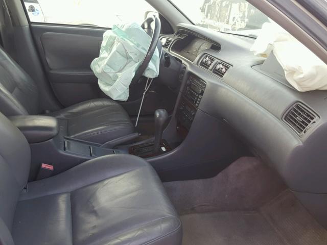 JT2BF28K5Y0264246 - 2000 TOYOTA CAMRY LE ვერცხლისფერი ფოტო 5