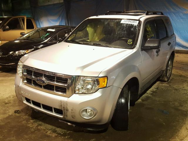 1FMCU0DG1AKA13155 - 2010 FORD ESCAPE XLT SILVER photo 2