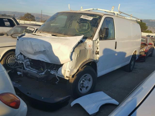 1GCWGAFF5G1318904 - 2016 CHEVROLET EXPRESS G2 WHITE photo 2