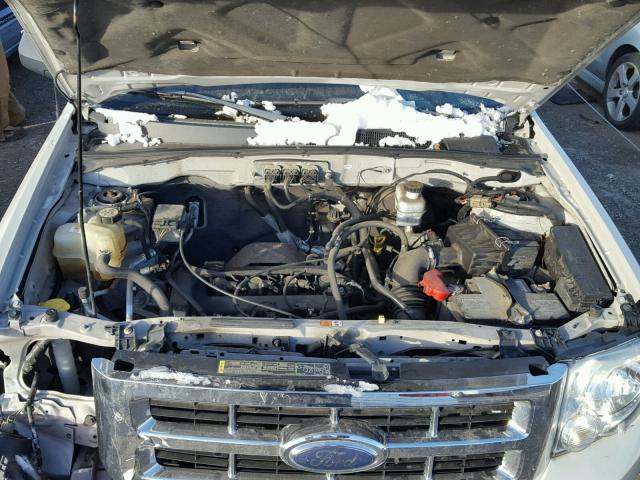 1FMCU03Z58KE20571 - 2008 FORD ESCAPE XLT CREAM photo 7