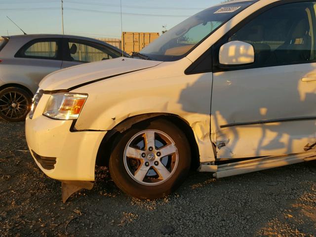 2D4RN5D16AR433132 - 2010 DODGE GRAND CARA WHITE photo 9