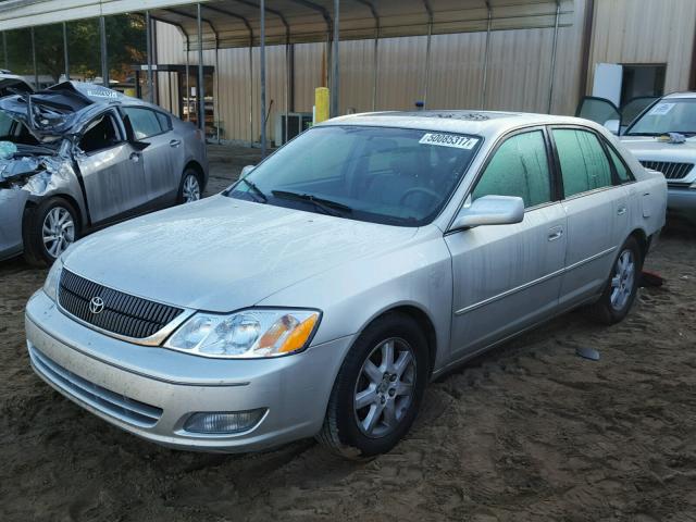 4T1BF28BXYU035492 - 2000 TOYOTA AVALON XL SILVER photo 2