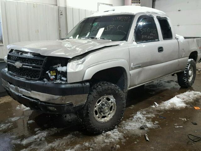 1GCHK29U94E275003 - 2004 CHEVROLET SILVERADO TAN photo 2