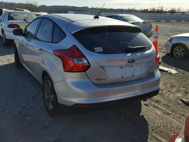 1FAHP3K26CL476566 - 2012 FORD FOCUS SE SILVER photo 3