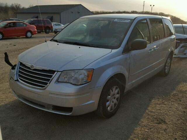 2A8HR44E29R526597 - 2009 CHRYSLER TOWN & COU SILVER photo 2