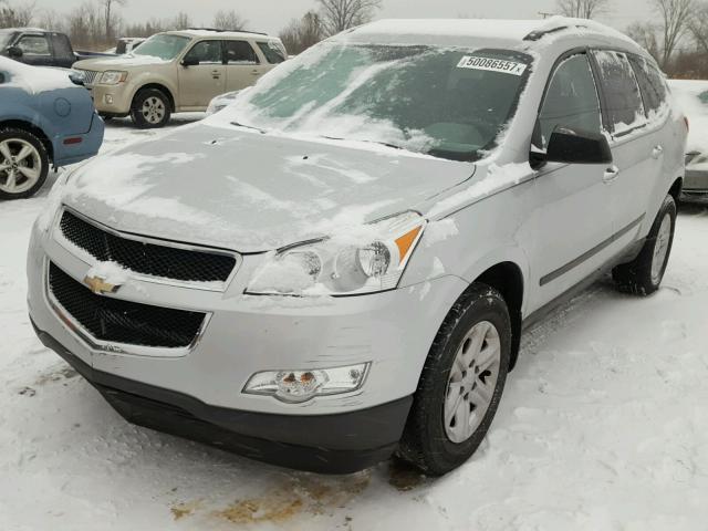 1GNLREED5AJ203142 - 2010 CHEVROLET TRAVERSE L SILVER photo 2