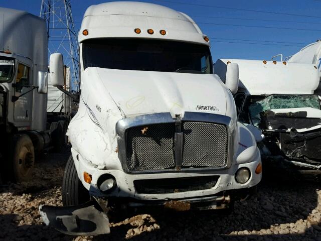 1XKTDB9X06J112978 - 2006 KENWORTH CONSTRUCTI WHITE photo 10