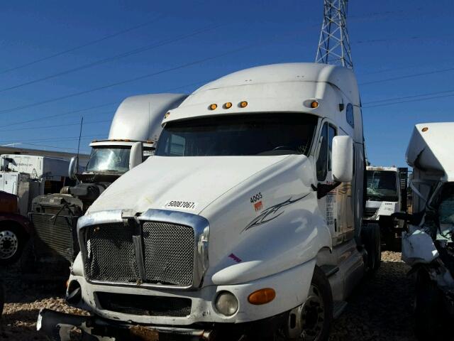 1XKTDB9X06J112978 - 2006 KENWORTH CONSTRUCTI WHITE photo 2