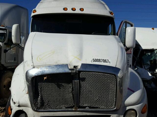 1XKTDB9X06J112978 - 2006 KENWORTH CONSTRUCTI WHITE photo 7