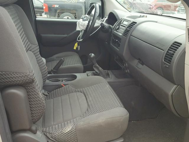1N6AD06W47C447411 - 2007 NISSAN FRONTIER K SILVER photo 5