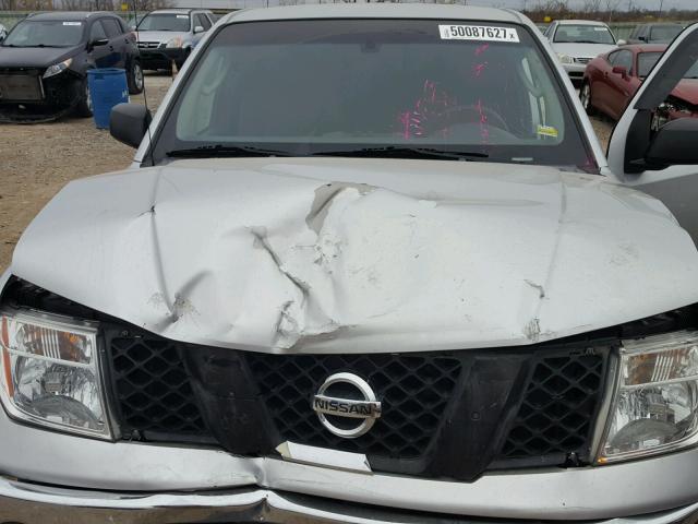 1N6AD06W47C447411 - 2007 NISSAN FRONTIER K SILVER photo 7