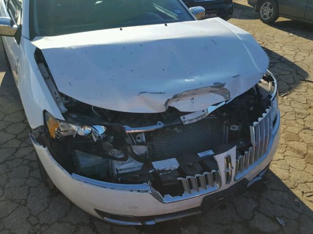 3LNHL2GC6BR756002 - 2011 LINCOLN MKZ WHITE photo 9