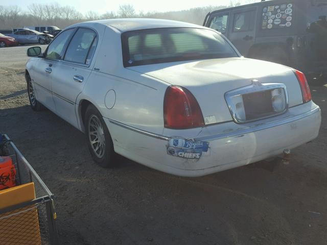 1LNHM82W11Y621723 - 2001 LINCOLN TOWN CAR S WHITE photo 3