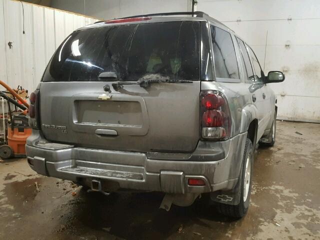 1GNDT13S062285797 - 2006 CHEVROLET TRAILBLAZE GRAY photo 4