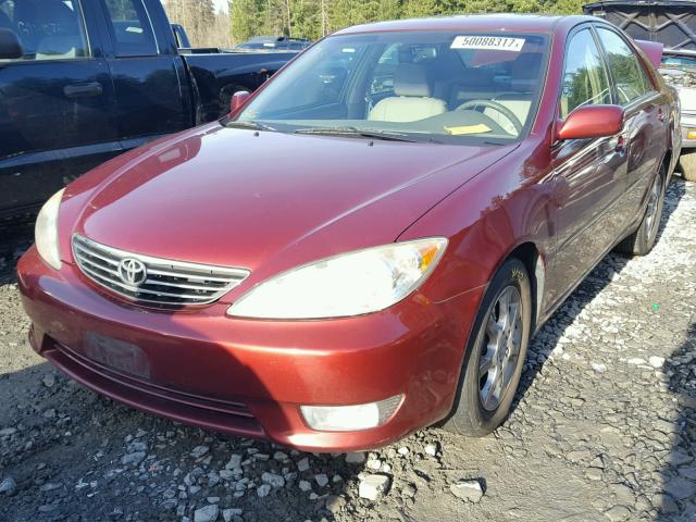 JTDBE30K950313522 - 2005 TOYOTA CAMRY LE RED photo 2