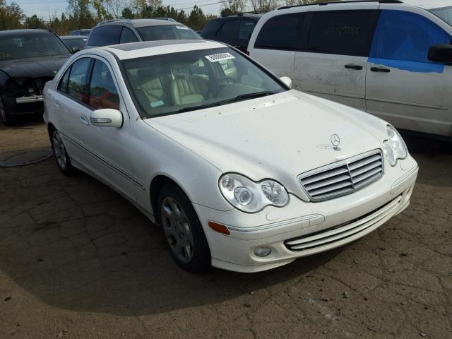 WDBRF84JX5F608540 - 2005 MERCEDES-BENZ C 320 4MAT WHITE photo 1