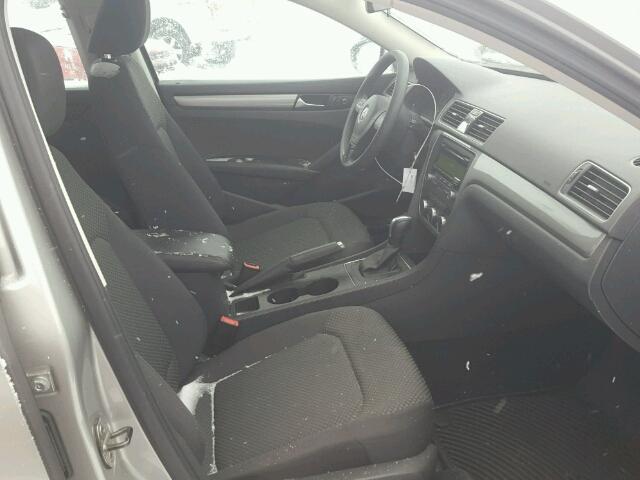 1VWAH7A35CC096769 - 2012 VOLKSWAGEN PASSAT S فضي صورة 5