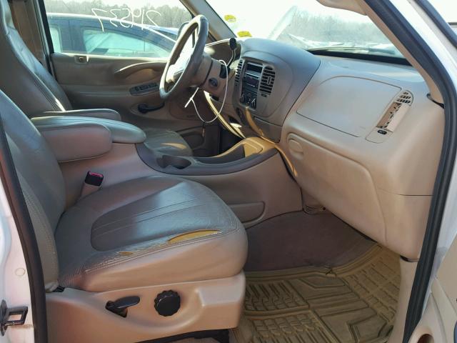 1FMEU1760VLA52188 - 1997 FORD EXPEDITION WHITE photo 5