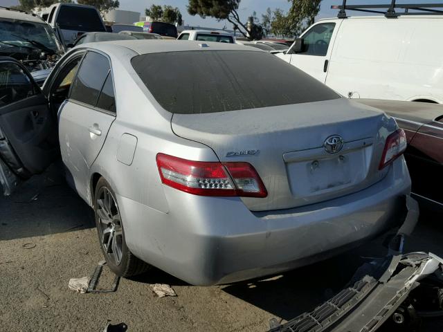 4T1BF3EK0BU754641 - 2011 TOYOTA CAMRY BASE SILVER photo 3