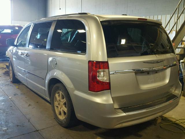 2A4RR5DG8BR666012 - 2011 CHRYSLER TOWN & COU SILVER photo 3