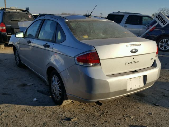 1FAHP35N79W102366 - 2009 FORD FOCUS SE SILVER photo 3