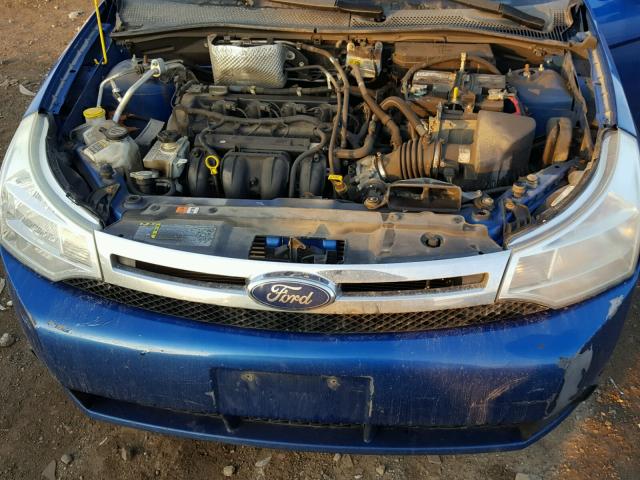 1FAHP3FN7BW195197 - 2011 FORD FOCUS SE BLUE photo 7