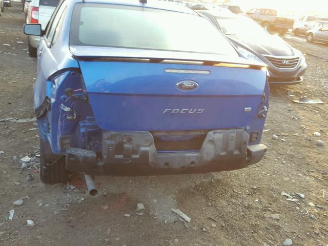 1FAHP3FN7BW195197 - 2011 FORD FOCUS SE BLUE photo 9