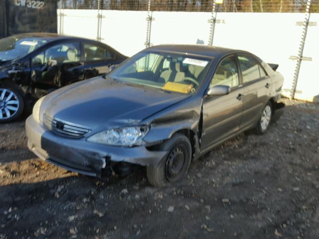 4T1BE32K35U610870 - 2005 TOYOTA CAMRY LE GRAY photo 2