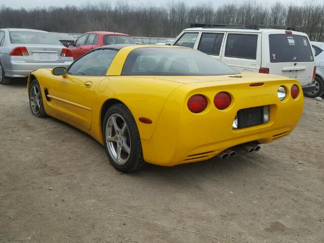 1G1YY22GX25113681 - 2002 CHEVROLET CORVETTE YELLOW photo 3