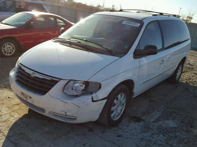 2A8GP54L16R910792 - 2006 CHRYSLER TOWN & COU WHITE photo 2