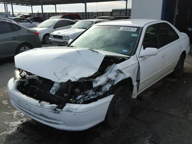 JT2BG22K410556319 - 2001 TOYOTA CAMRY CE WHITE photo 2