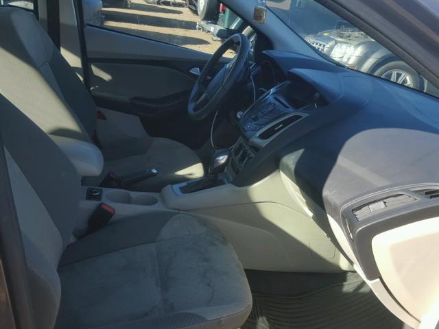 1FAHP3F22CL243858 - 2012 FORD FOCUS SE GRAY photo 5