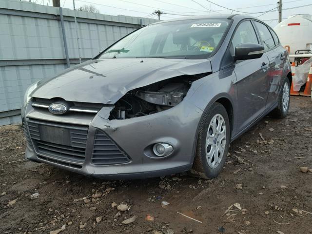 1FAHP3K22CL124777 - 2012 FORD FOCUS SE CHARCOAL photo 2