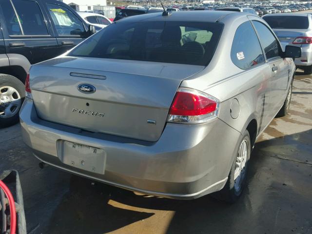 1FAHP33N78W259378 - 2008 FORD FOCUS SE GRAY photo 4