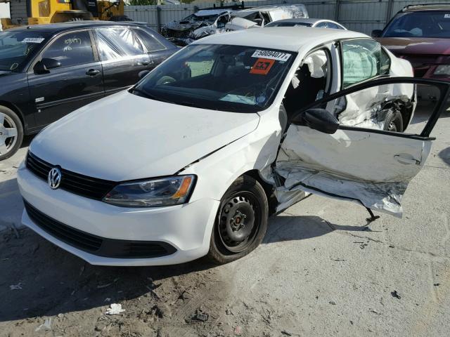 3VW1K7AJ9DM264204 - 2013 VOLKSWAGEN JETTA BASE WHITE photo 2