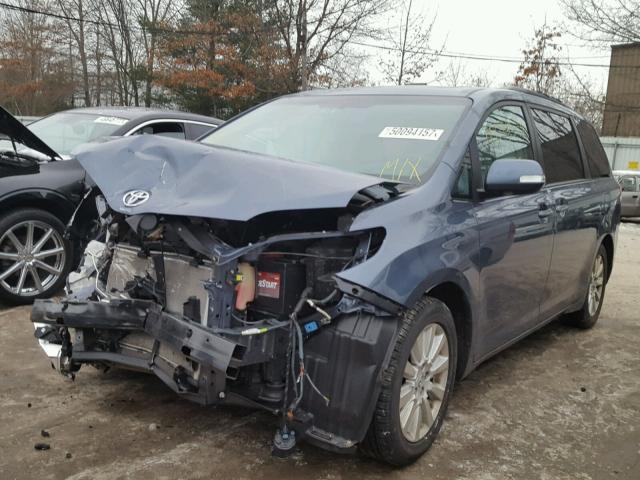 5TDDK3DC5DS059811 - 2013 TOYOTA SIENNA XLE BLUE photo 2