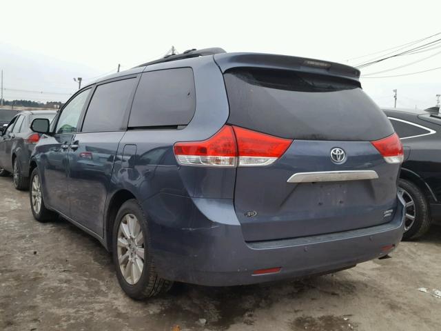 5TDDK3DC5DS059811 - 2013 TOYOTA SIENNA XLE BLUE photo 3